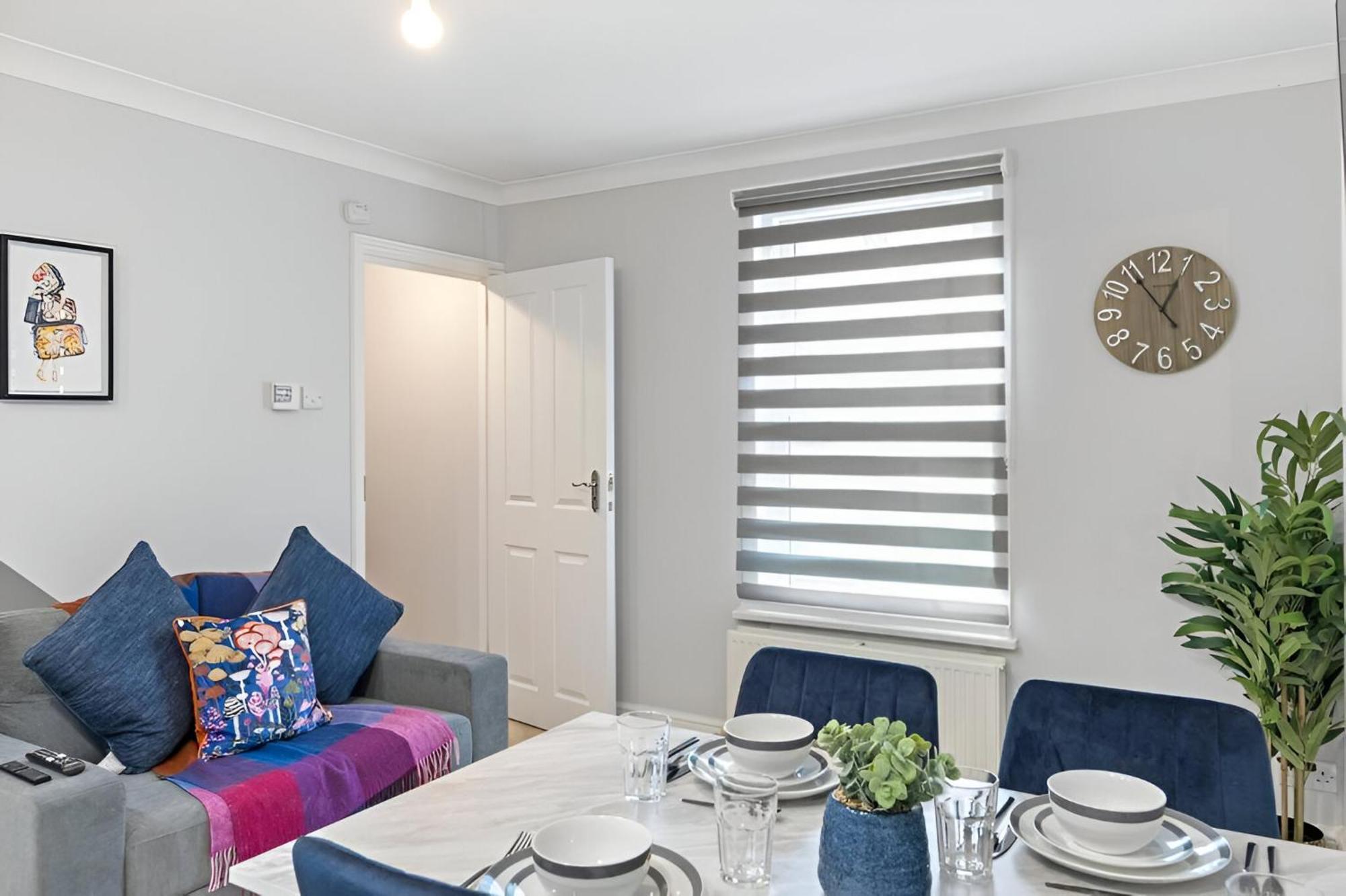 Sophistication Chic 3-br For Modern Living Apartment London