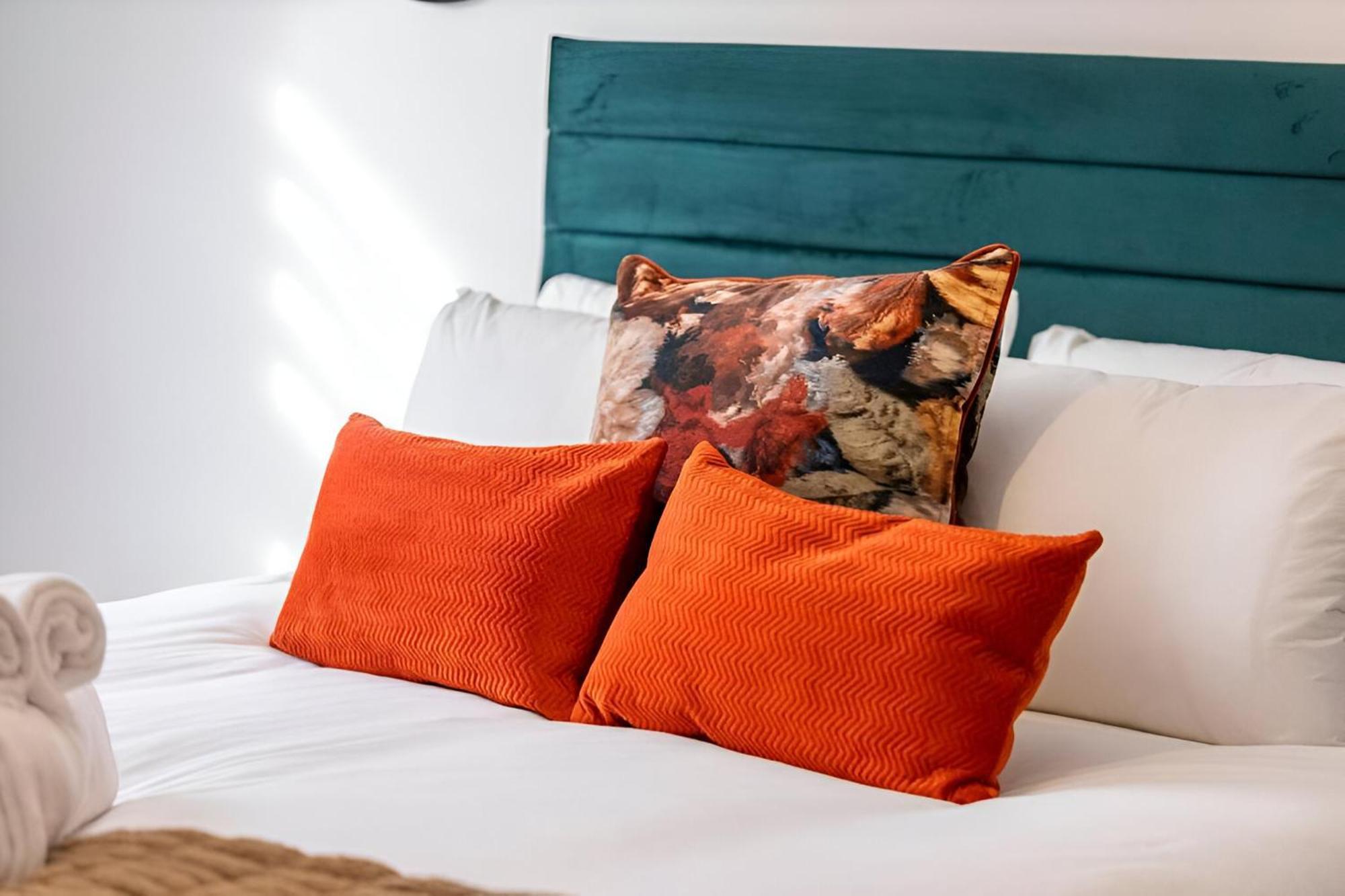 Sophistication Chic 3-br For Modern Living * London
